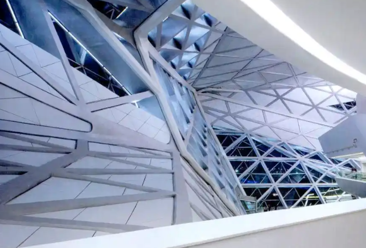 白银钢结构不仅是工程技术,更是融合历史、艺术与哲学的载体!